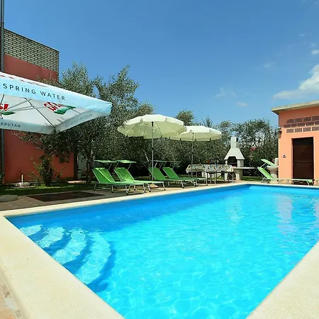 فندق مبيت وإفطار Sobe Tea 4*