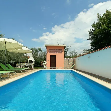 فندق مبيت وإفطار Sobe Tea 4*